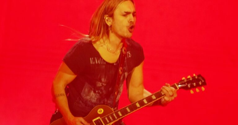 La hazaña de Airbag, que pasó de un garage en Don Torcuato a llenar dos River a todo rock