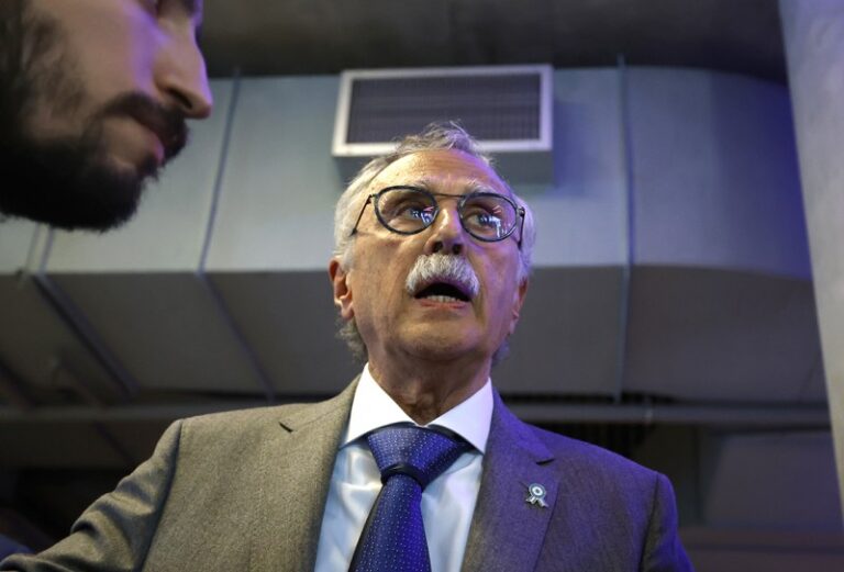 El gobierno repite la estrategia de De Vido en el caso del fentanilo y presionan al juez Kreplak