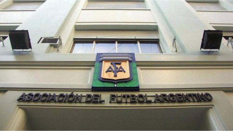 La AFA despidió a un árbitro por «atentar contra los valores del fútbol»