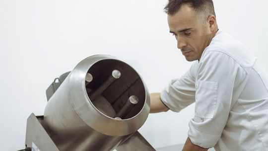 De un galpón en Córdoba al estadio de los Golden State Warriors: la historia de Balcami y su máquina de milanesas