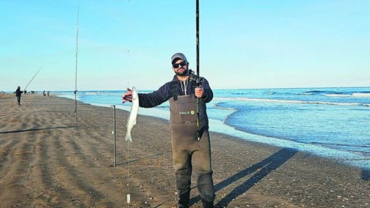Detrás del pez más popular para los pescadores