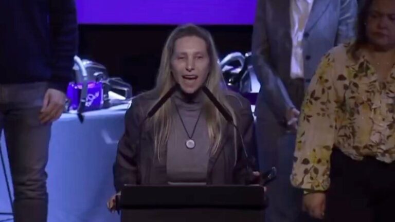 Sin hacer mención al escándalo por las coimas, Karina Milei habló en Junín: «Nunca más…»