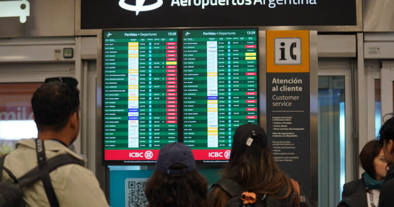 Tercer día de paro de controladores aéreos: Aerolíneas Argentinas advirtió que hoy afecta casi 180 vuelos y a 15 mil pasajeros