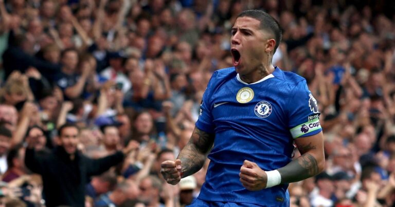 Enzo Fernández gritó de penal en el triunfo del Chelsea, que tuvo a Alejandro Garnacho en la tribuna