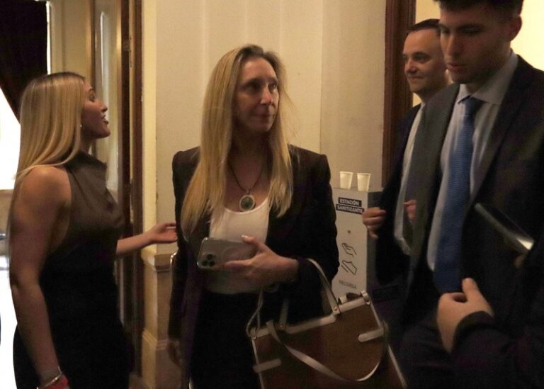 Karina quiere echar al embajador en Colombia porque su hermano cuestionó las coimas