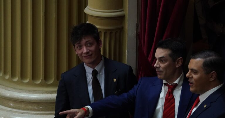 En medio de la pelea entre Francos y el Gordo Dan por Luis Juez, Santiago Caputo reactivó su cuenta de X