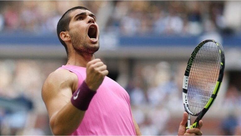 US Open: un imparable Carlos Alcaraz venció en tres sets a Novak Djokovic