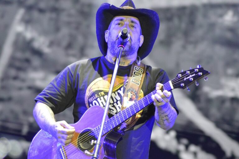 El rock hizo vibrar el Hipódromo de Mendoza y Ciro fue la gran estrella de la noche