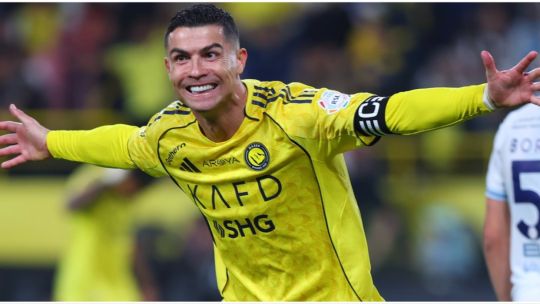 El curioso último gol del año para Cristiano Ronaldo: se acercó al récord de los mil anotando con la espalda